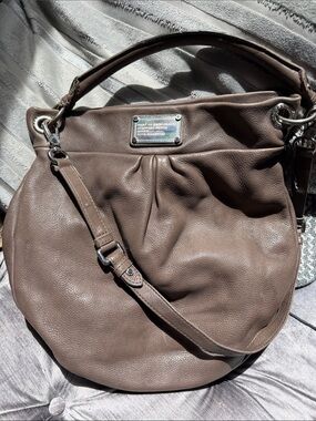 Marc Jacobs Taupe Pebbled Leather Hobo Bag